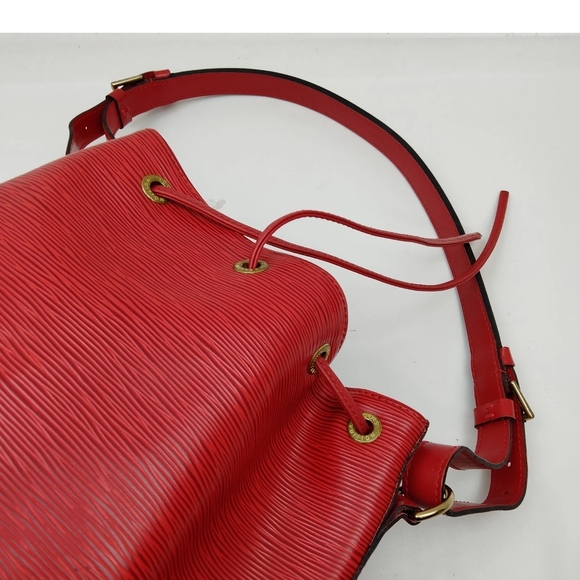 Louis Vuitton Red Petit Noe Epi Crossbody Bag with Adjustable Strap - Picture 3 of 9